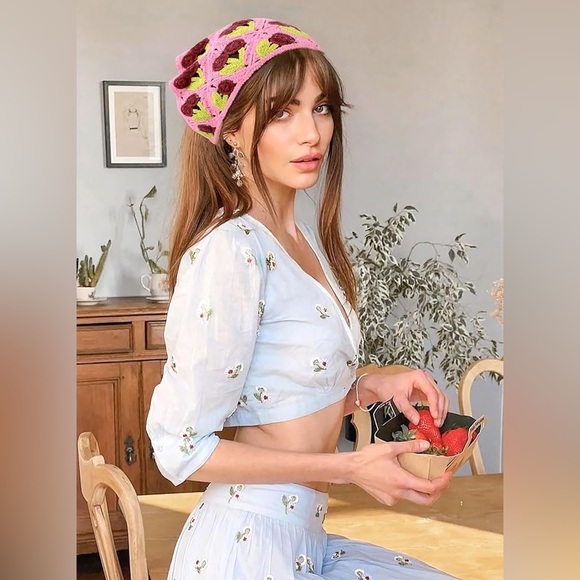 Urban Outfitters Cherry Knit Headscarf - Picture 11 of 12